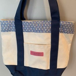 Vineyard Vines tote.